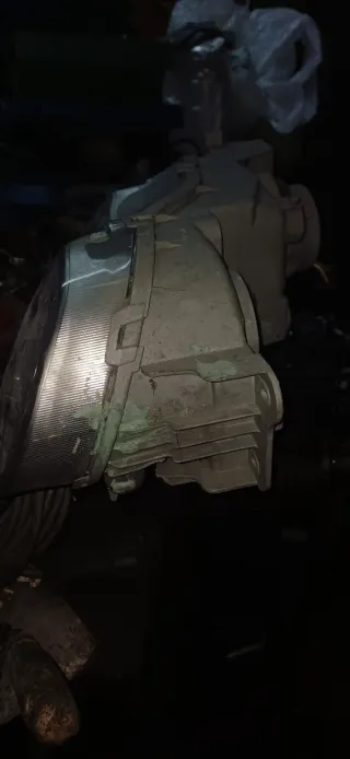 Faro Hyundai Coupe 2001