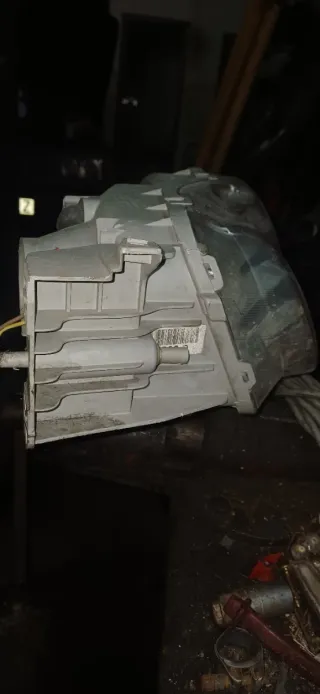 Faro Hyundai Coupe 2001