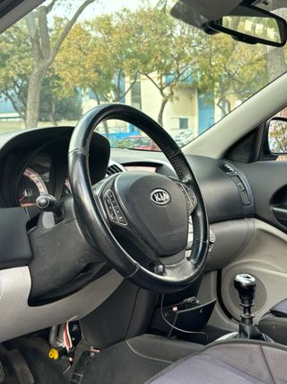 KIA Ceed 2008 distintivo B 🟡