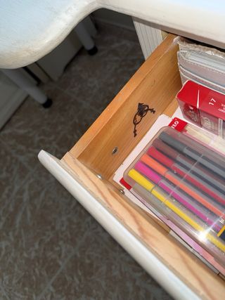 Escritorio con cajones madera de pino blanco