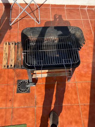 Barbacoa de metal y madera