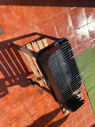 Barbacoa de metal y madera