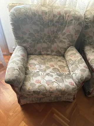 Sofá floral tela y madera y sillones