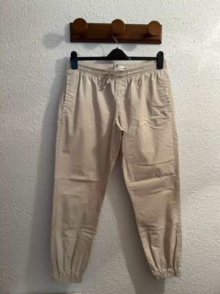 *Pantalón cargo beis talla M ASOS