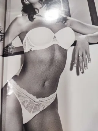 Chaqueta roja acolchada con estampado