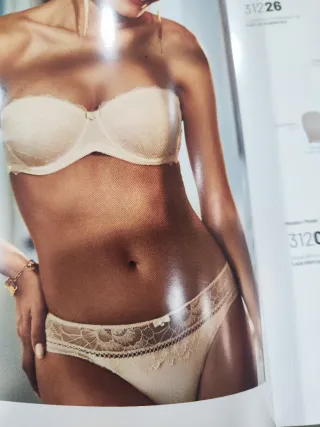 Chaqueta roja acolchada con estampado