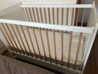 Cuna 120x60 con cajón y barandilla móvil