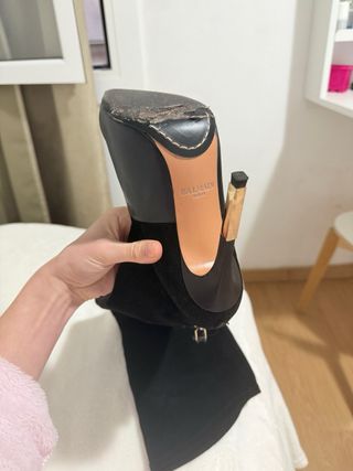 Botas altas ante y piel negras tacón dorado