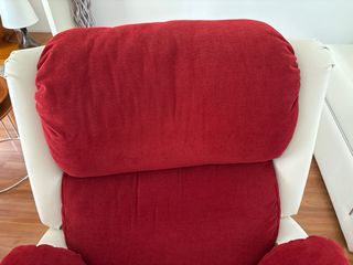 Due poltrone relax manuali rosse e bianche