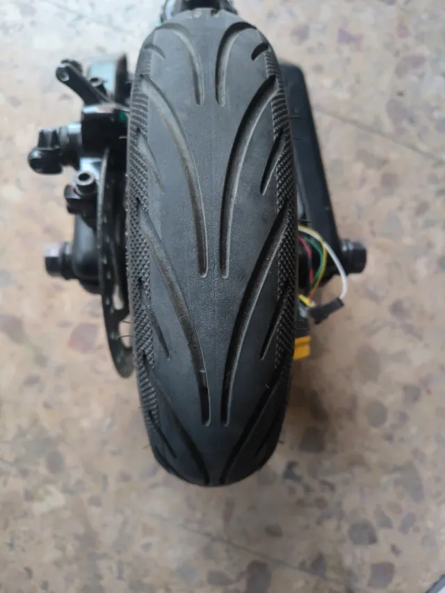 Brazo trasero Cecotec Bongo Y65 com motor