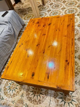 Mesa de madera rústica