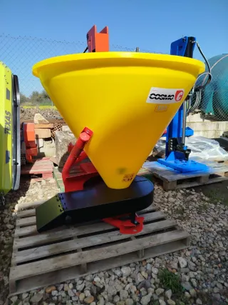 Abonadora con localizador y cierre hidráulico