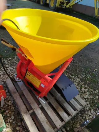 Abonadora con localizador y cierre hidráulico