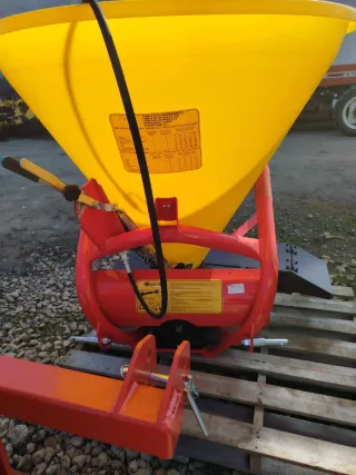 Abonadora con localizador y cierre hidráulico