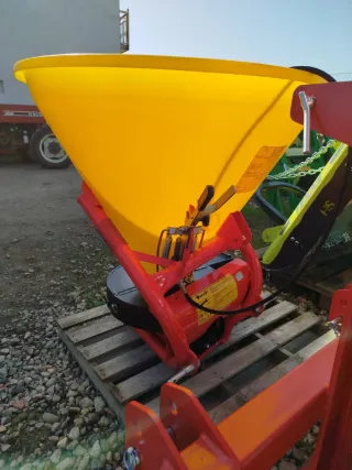 Abonadora con localizador y cierre hidráulico