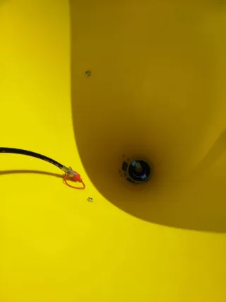 Abonadora con localizador y cierre hidráulico