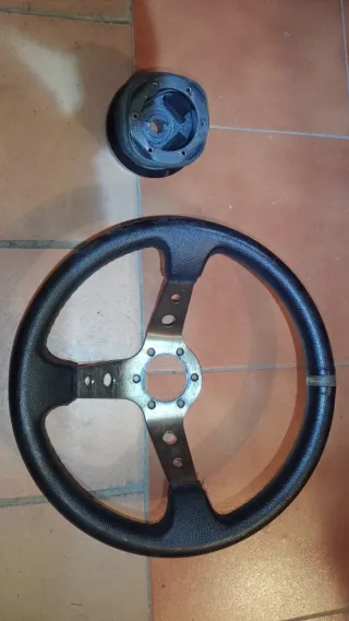 Volante desplazado con piña de Opel kadett ,corsa.