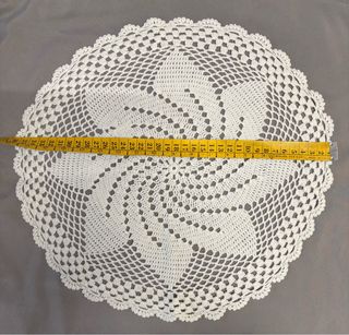 Centrino rotondo in cotone fatto a mano