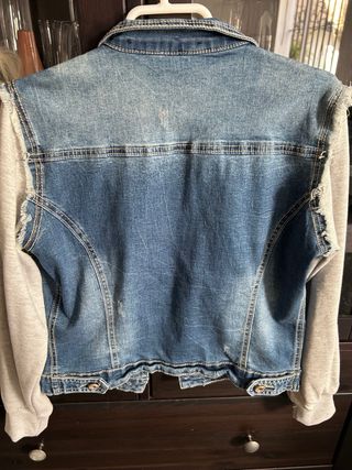 Chaqueta vaquera con mangas grises Talla M