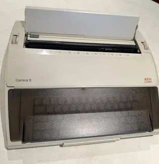 Máquina de escribir AEG Olympia