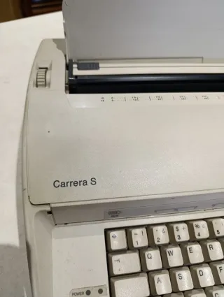 Máquina de escribir AEG Olympia