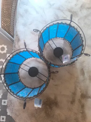 Portavelas decorativos de metal y tela