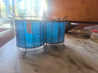 Portavelas decorativos de metal y tela