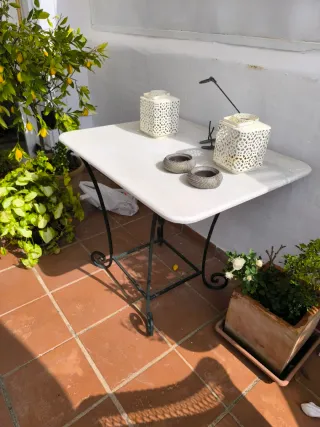 Mesa de jardín de mármol blanca