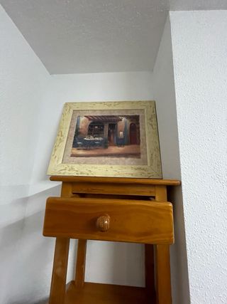 Mesa auxiliar de madera marrón
