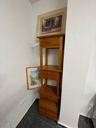 Mesa auxiliar de madera marrón