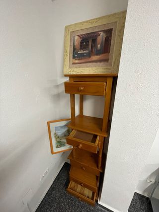 Mesa auxiliar de madera marrón