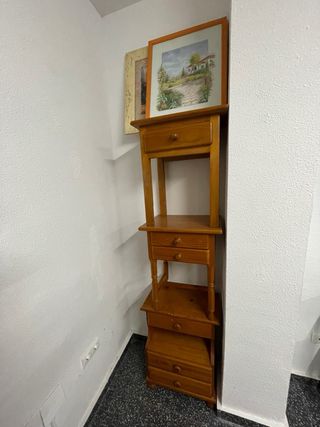 Mesa auxiliar de madera marrón