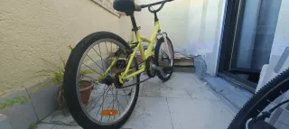 Bicicleta infantil Btwin 20 color verde