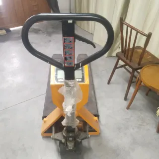 Traspaleta con báscula Max 2000kg