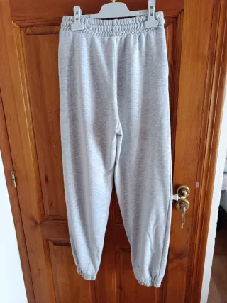 Leggings o mallas deportivas azul eléctrico.