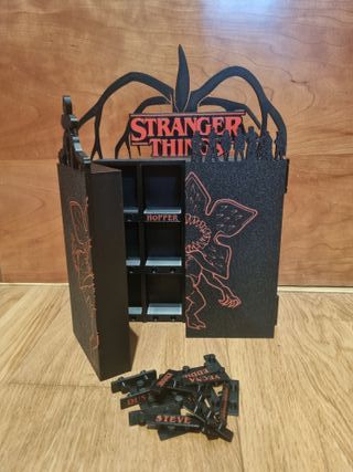 Expositor Armario Stranger Things con 15 soportes