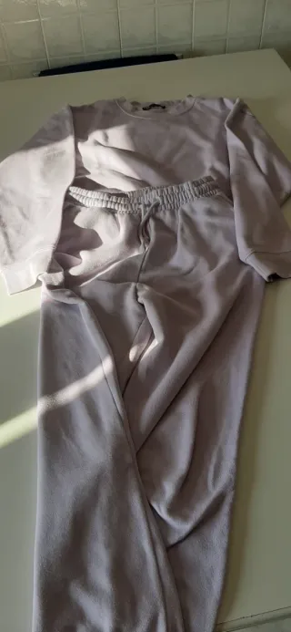 Tuta con pantalaccio viola