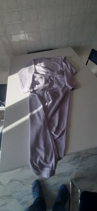 Tuta con pantalaccio viola