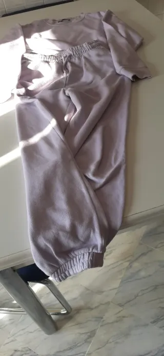 Tuta con pantalaccio viola