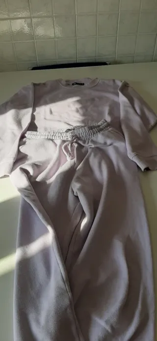 Tuta con pantalaccio viola