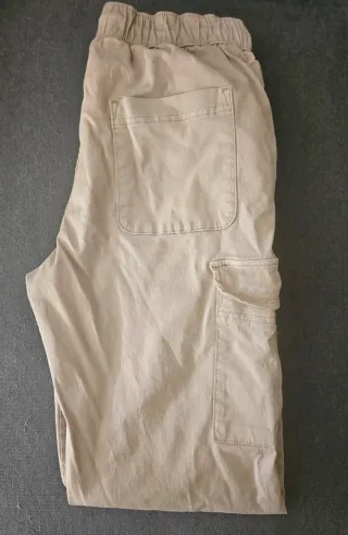 Pantalón cargo Bershka beige