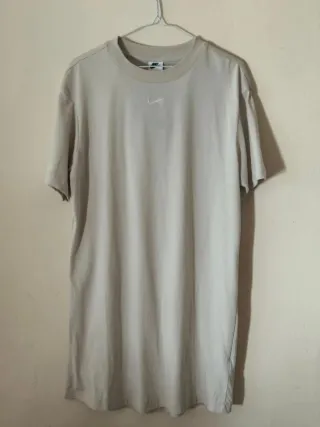 Camiseta Nike Beige