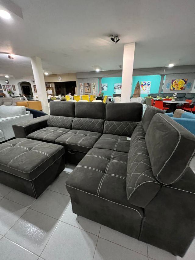 Sofá Cama Gris + 3 Puf y Arcón