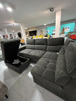 Sofá Cama Gris + 3 Puf y Arcón