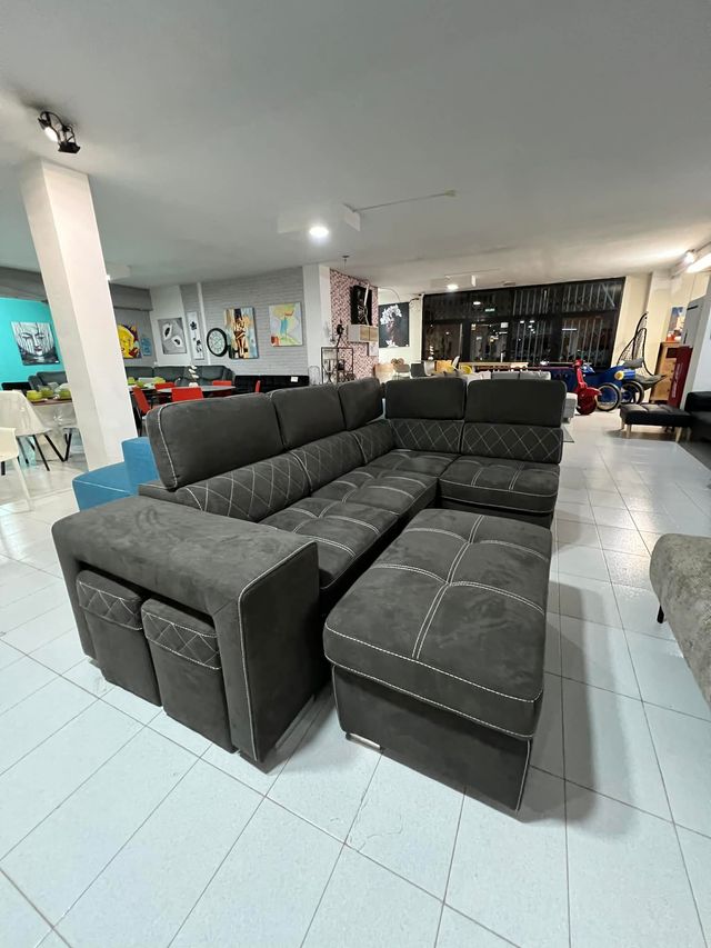 Sofá Cama Gris + 3 Puf y Arcón