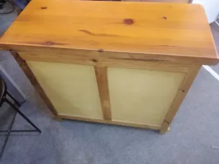 Cómoda de madera con 3 cajones