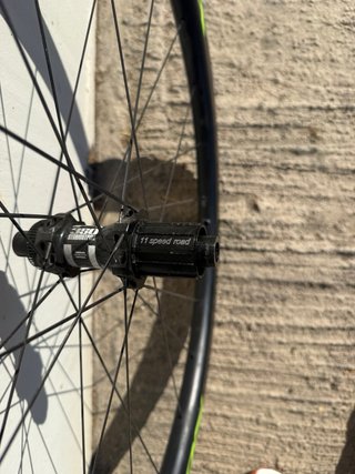 Ruedas Carbono con cubiertas