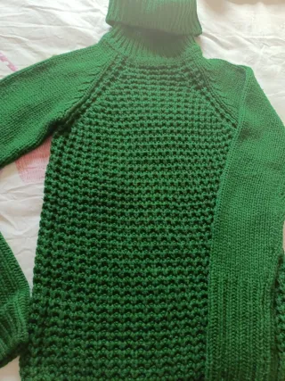 Jersey verde Pull&Bear talla S