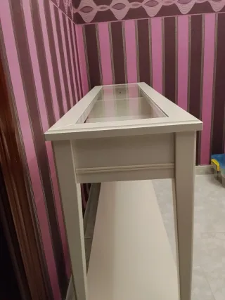 Consola Blanca Ikea.