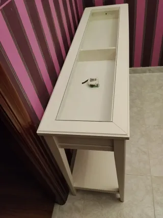 Consola Blanca Ikea.